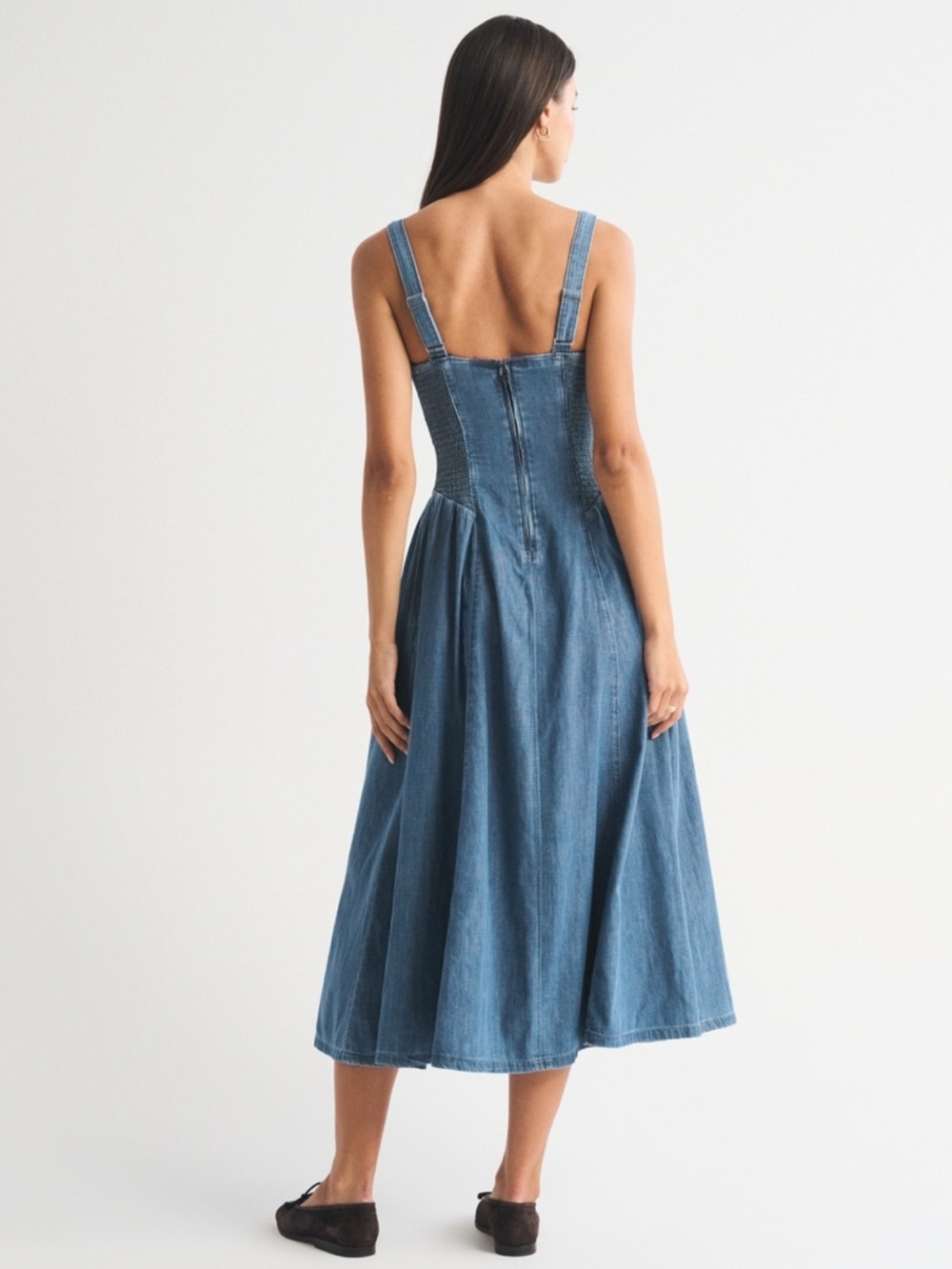 Abercrombie & Fitch Bra-Free Dylan Chambray Midi Dress - Picture 11 of 12